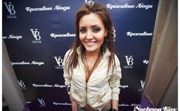 Солистка "Пары Нормальных" показала грудь лидеру Limp Bizkit