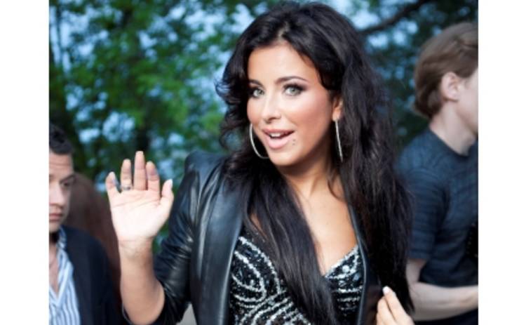 Ани Лорак стала дочкой Пугачевой и Ротару