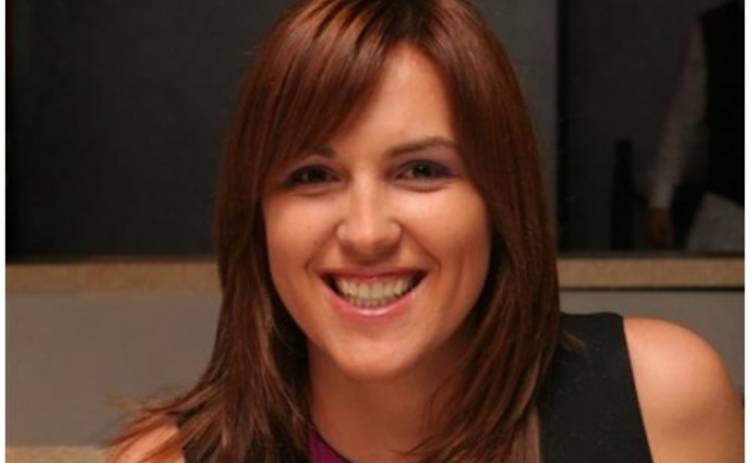 Яна Клочкова нянчится с чужими детьми