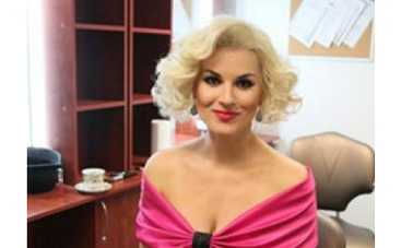 Маша Ефросинина стала блондинкой