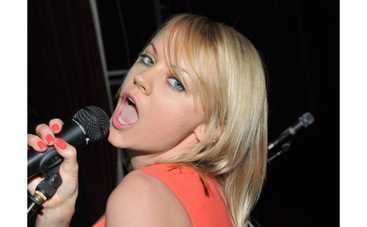 Солистка "Тутси" потеряла сознание