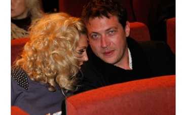 Солистка группы "Фабрика" выходит замуж