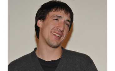 Артуру Смольянинову преподнесли подарок футболисты