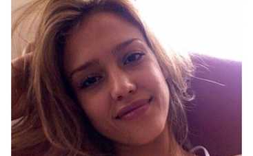 Джессика Альба снялась топлесс ФОТО