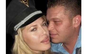 Девушка Козловского развлекается с иностранцем [ФОТО]