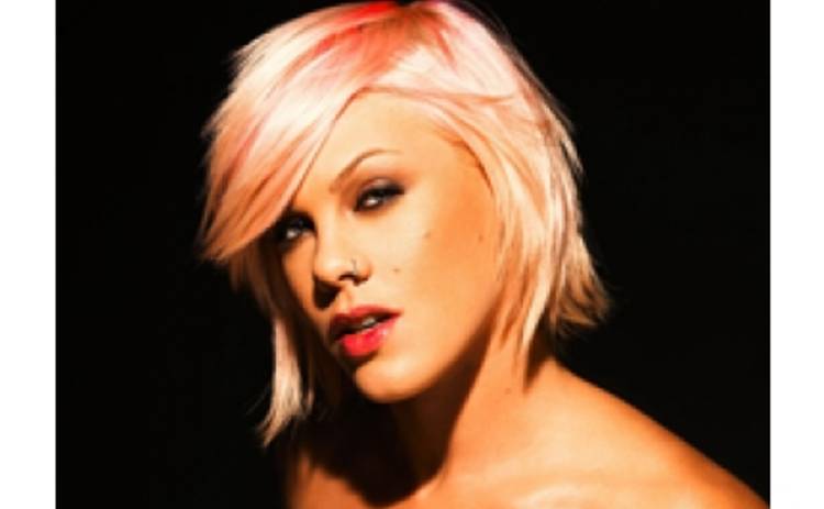 Пинк станет мамой