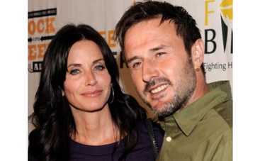 Подруга Энистон довела мужа до слез