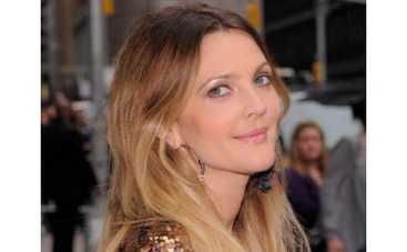 Дрю Бэрримор испортил фотошоп