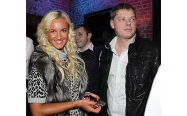 Ольга Бузова обручилась с бизнесменом [ФОТО]