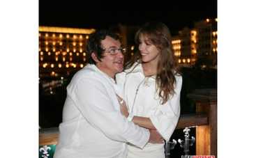 Дмитрий Дибров превратил люстру в качели