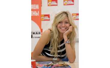 Вера Брежнева снова метит в "ВИА Гру"