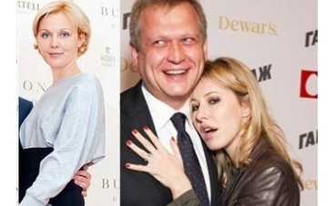 Экс-супруга любовника Собчак тяжело переживает развод