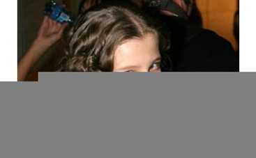 Лиза Арзамасова моет полы в школе