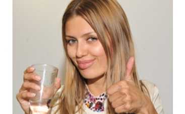 Вика Боня оплатила услуги парней