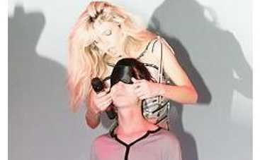 Брежнева устроила секс-игры на глазах у мужа