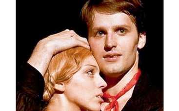 Отец будущего ребенка Уваровой не может развестись