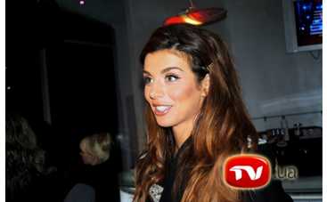 Анна Седокова в компании полуголых миллионеров