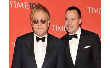 Элтон Джон стал папой