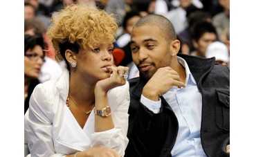 Рианна теперь одинока