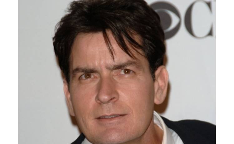 Чарли Шин слег с инфекцией