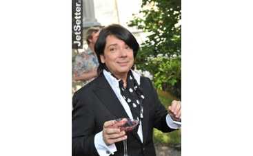 У Валентина Юдашкина отбирают землю