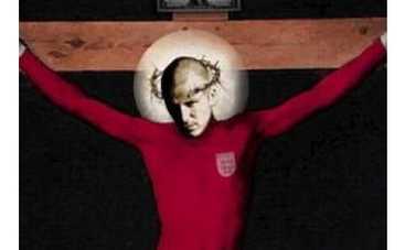 Дэвида Бекхэма распяли на кресте