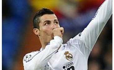 Криштиану Роналду успокаивает сына голами