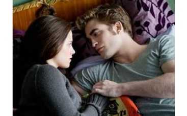 Паттинсон и Стюарт показали свою дочь ФОТО