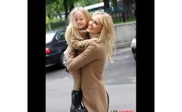 Дочь учит Глюкозу говорить