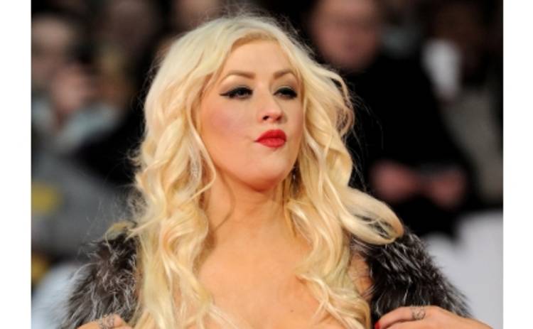 Кристина Агилера опозорилась, исполняя гимн США