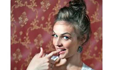 Алена Водонаева родила блондина от жгучего брюнета