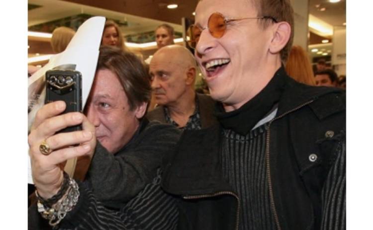 Иван Охлобыстин купил телефон с сапфирами