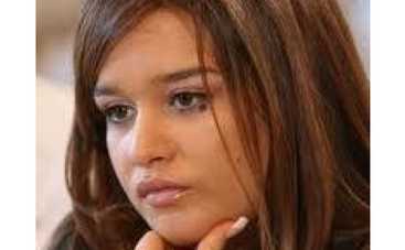 Ведущая "Дома-2" получила букет от машиниста