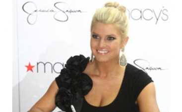 Джессика Симпсон приютила сестру