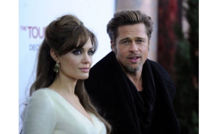 Анджелина Джоли и Брэд Питт будут жить с родителями