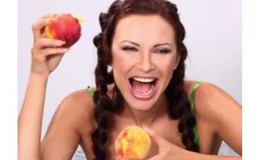 Эвелина Бледанс заставит людей раздеться