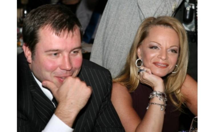 Лариса Долина доводит молодого мужа до бешенства