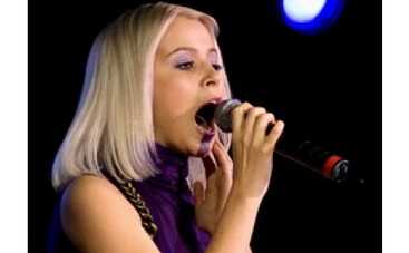 "Евровидение-2011". Мике Ньютон дали деньги американцы