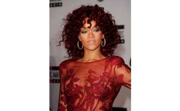 Рианна балуется секс-игрушками