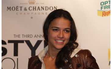 Актрису "Аватара" на руках выносили из ночного клуба