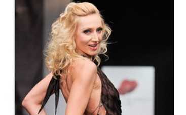 Кристину Орбакайте развлекает домашний шоумен