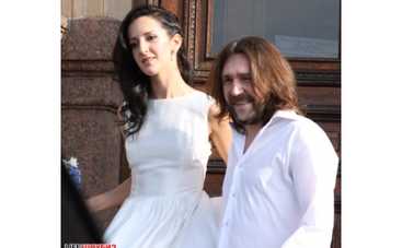 Шнур купил жене школу