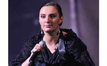 Елена Ваенга живет с помойничком