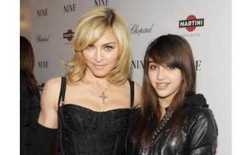 Дочка Мадонны встречается с водителем?