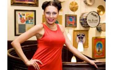 Наталья Бочкарева распределяет капусту