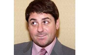 Цекало меняется ролями с братом