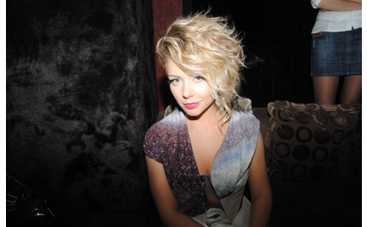 Тина Кароль готовит шедевр