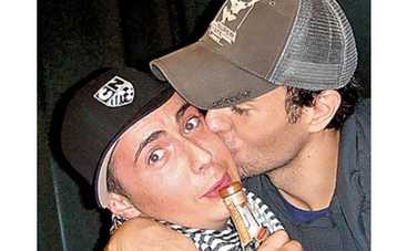 У Иглесиаса больше нет жены