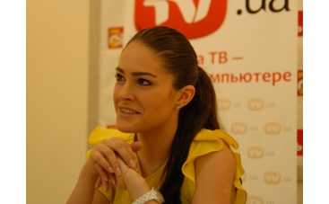 Маша Собко платит брату