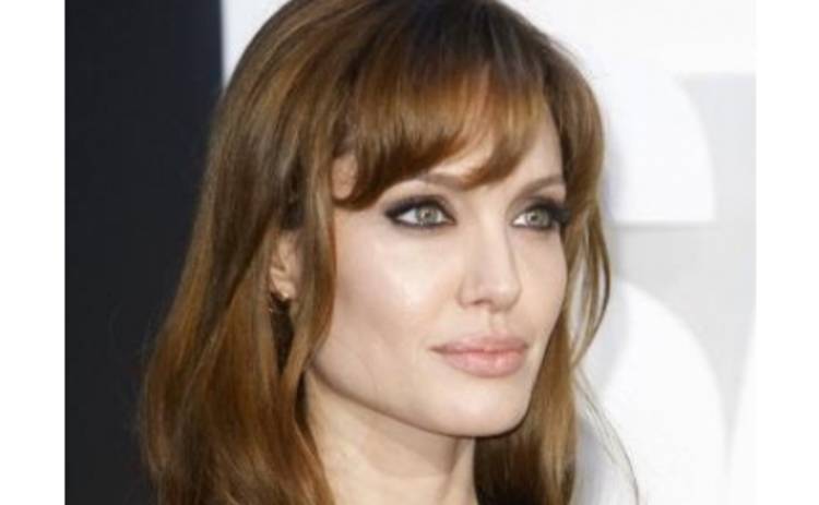 Анджелины Джоли смешала кровь с медом
